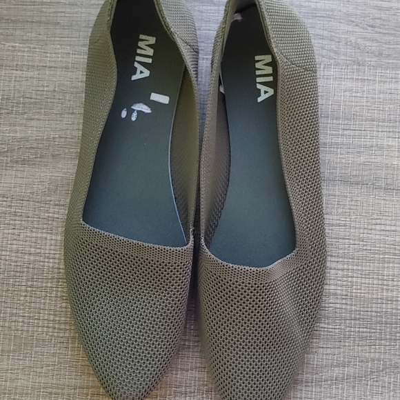 Green pointed shoe flats - Picture 2 of 2